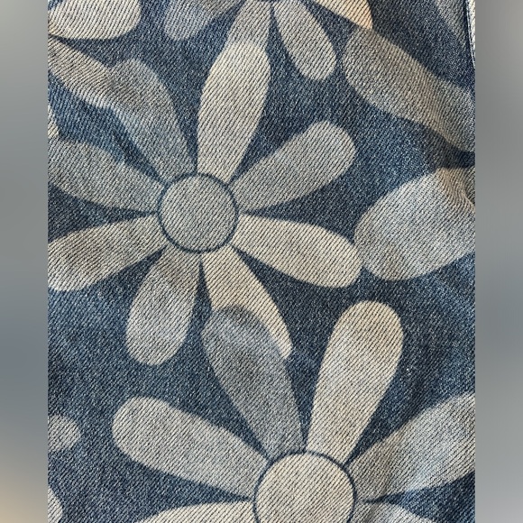 NWT Blank NYC Fresh as a Daisy Floral Pattern The Reeve High-Rise Ribcage Shorts - Picture 10 of 13